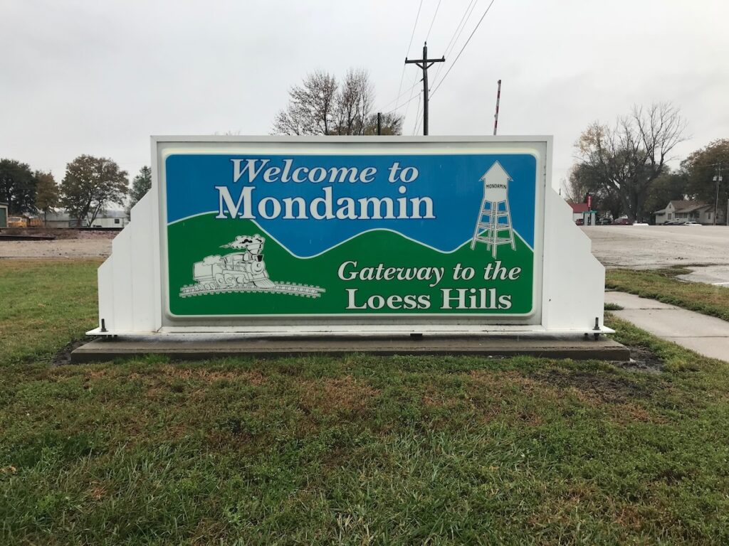 Welcome to Mondamin sign